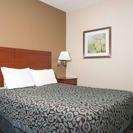 Days Inn By Wyndham Mankato Bagian luar foto