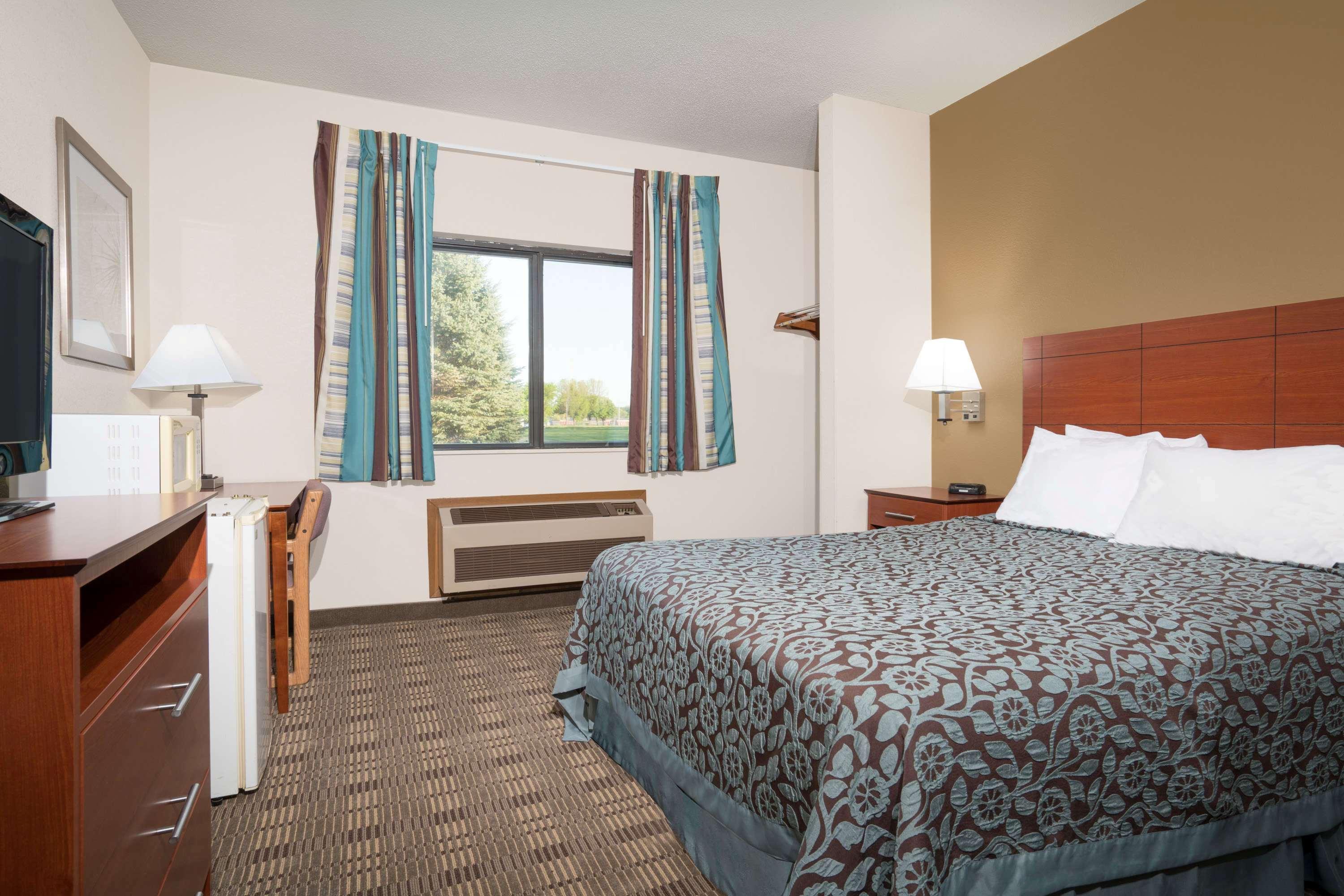 Days Inn By Wyndham Mankato Bagian luar foto