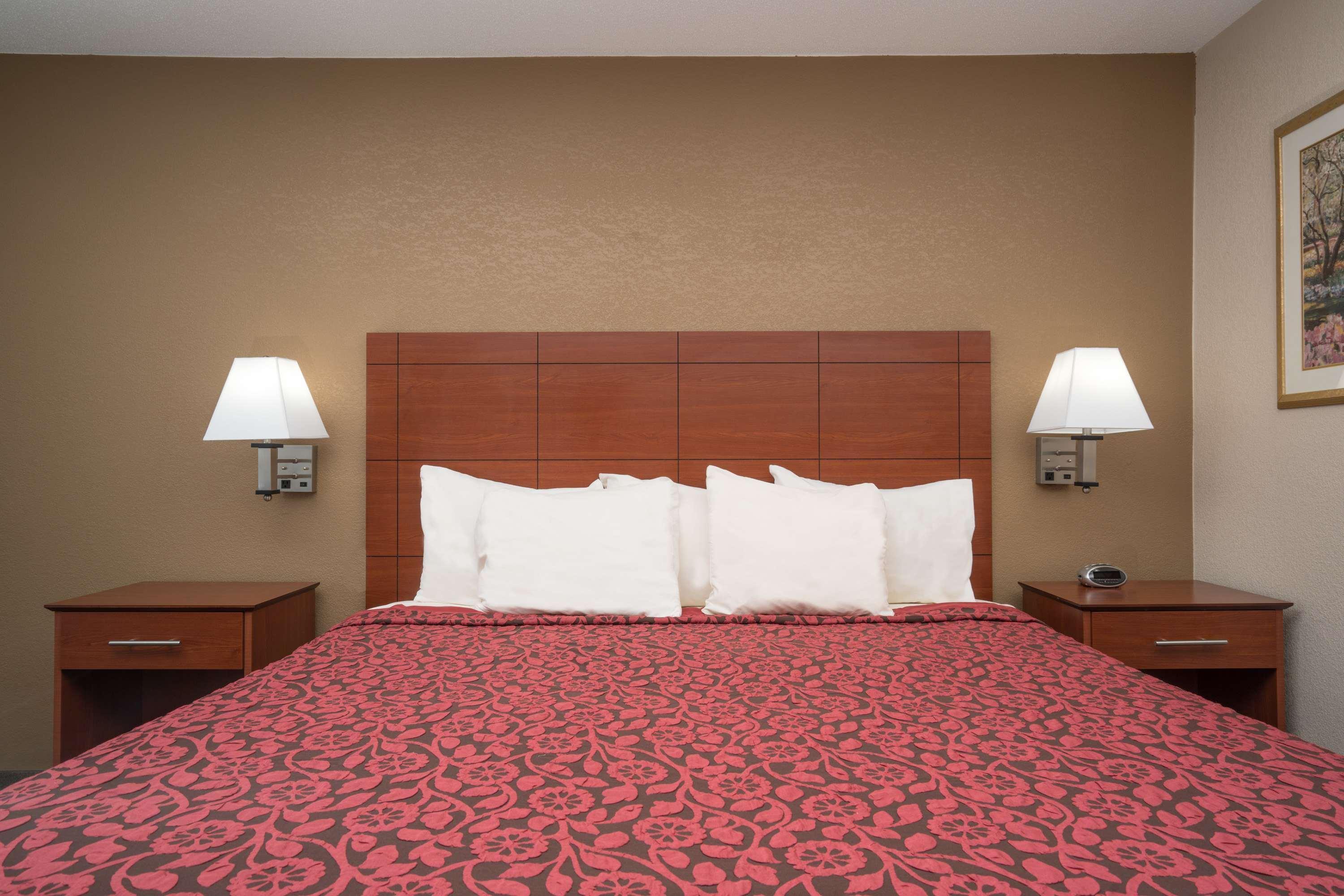 Days Inn By Wyndham Mankato Bagian luar foto