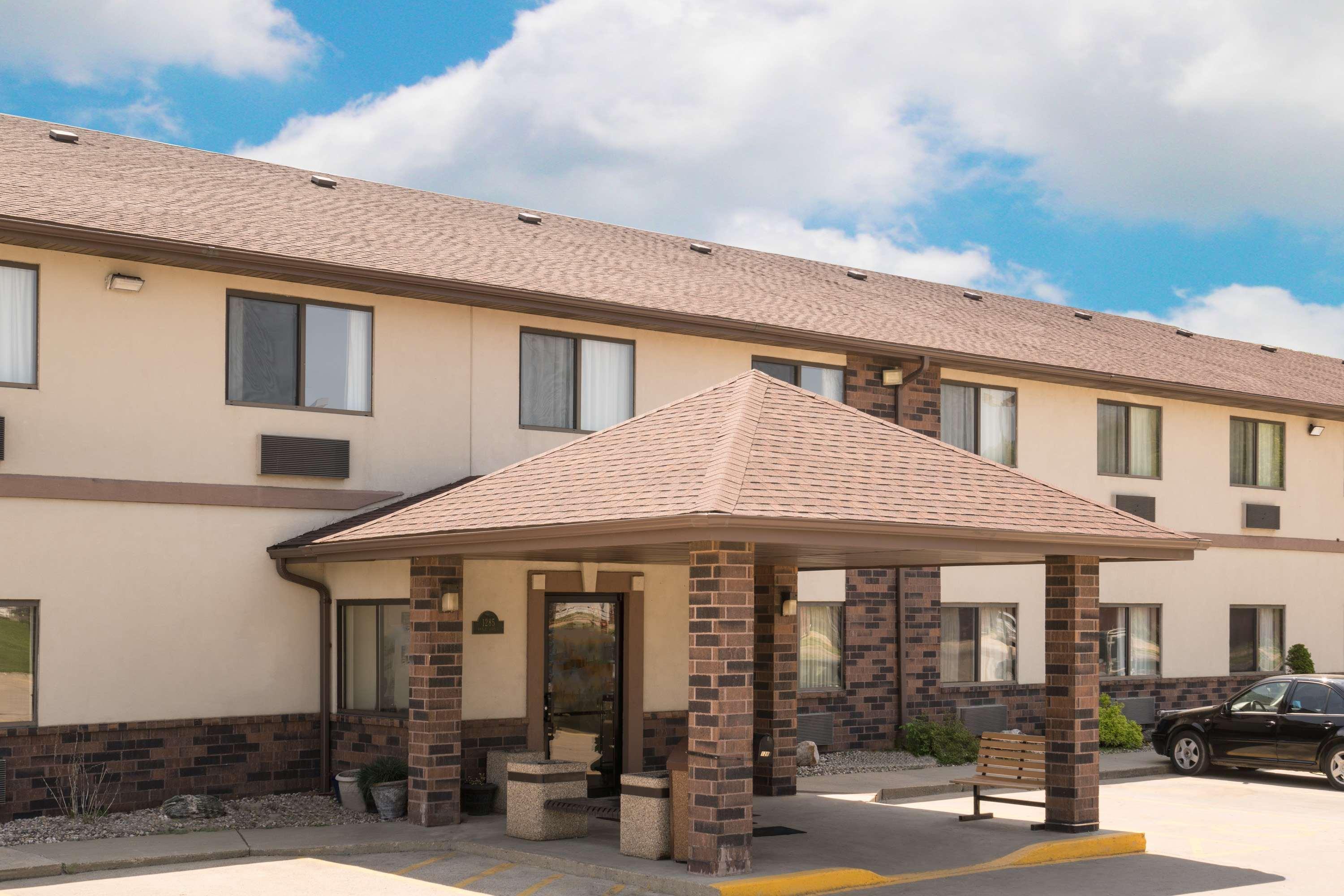 Days Inn By Wyndham Mankato Bagian luar foto