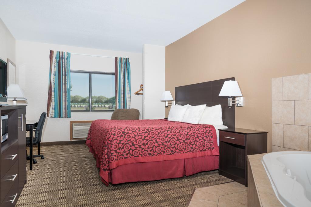 Days Inn By Wyndham Mankato Bagian luar foto