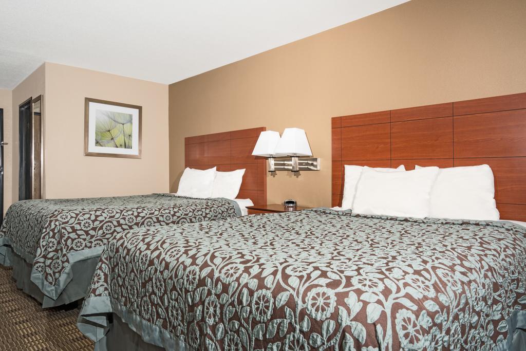 Days Inn By Wyndham Mankato Bagian luar foto