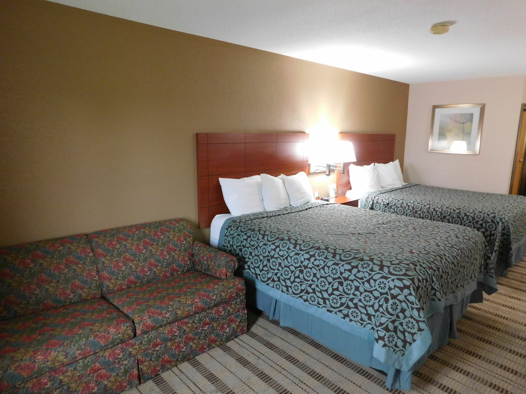 Days Inn By Wyndham Mankato Bagian luar foto
