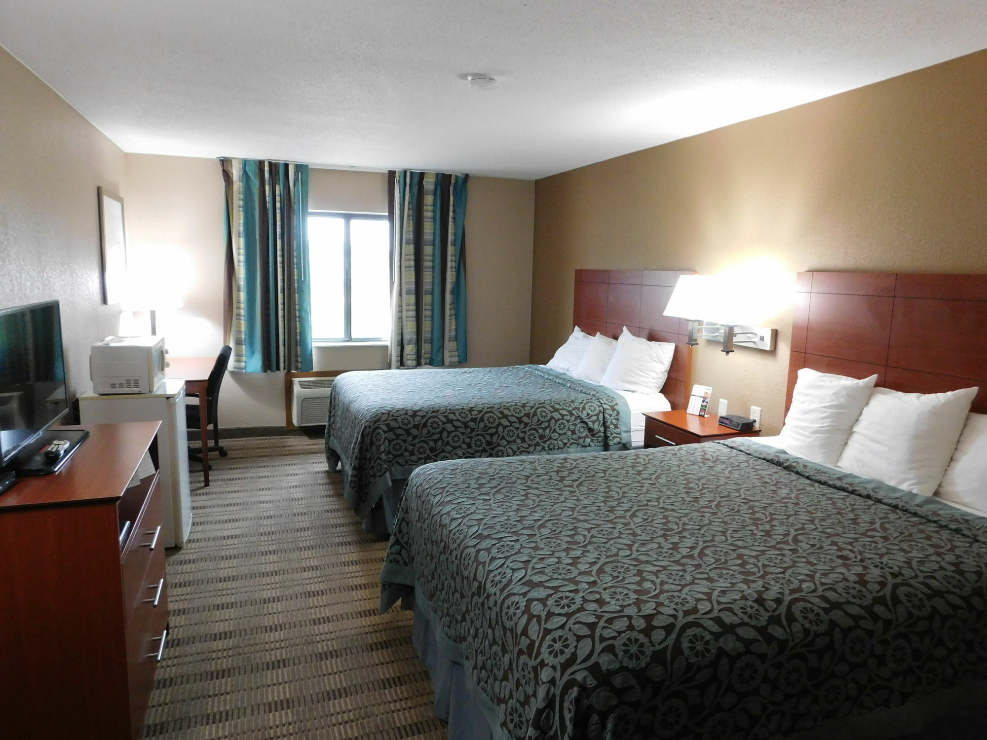Days Inn By Wyndham Mankato Bagian luar foto