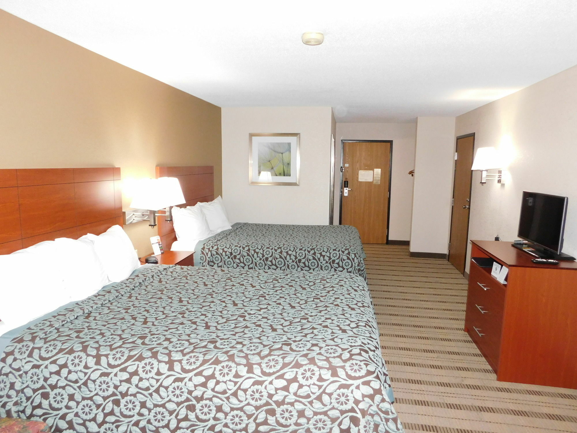 Days Inn By Wyndham Mankato Bagian luar foto